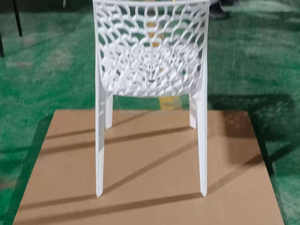 Chaise en plastique multi-usage au design élégant, siège confortable avec une bonne circulation d'air, populaire pour les cafés modernes et la maison - Product Image 4