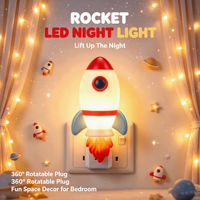 Lampe de nuit LED rotative à 360° en forme de fusée de dessin animé, lumière douce et chaude, pour chambre d'enfant, vente en gros, directement de l'usine, OEM