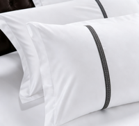Parure de lit de qualité hôtelière de luxe brodée à 3 lignes avec différentes couleurs