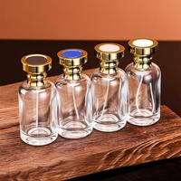 Flacon de parfum cylindrique en verre transparent blanc de 50 ml avec pompe pulvérisatrice dorée et patch de surface rose, atomiseur de parfum vide rechargeable