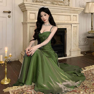 Vestido de Gala Largo Color Gris Plateado de Lujo con Silueta de Lápiz, Tirantes Finos, Escote Corazón, Volantes y Capa Transparente para Fiesta de Graduación - Product Image 6