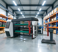 Machine de découpe automatique de rouleaux de papier jumbo de 1600 mm avec rembobinage à friction active pour la conversion de matériaux d'étiquetage