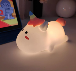Lámpara Nocturna LED de Silicona con Forma de Unicornio, Recargable por USB, con Cambio de Color y Sensor de Movimiento, para Niños y Niñas - Product Image 3