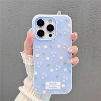 Combinaison de fleurs fraîches et de feuilles vertes ; Convient comme coque de téléphone pour l'Apple 16 Pro Max.
