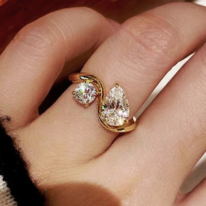 Anello dal Design a Forma di Onda con Taglio a Pera, Stile Minimalista per Donne - Product Image 2