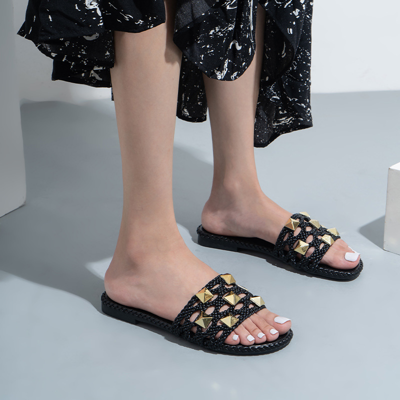 2023 Woven Hollowed Out Flat Slippers Fashion Rivets Outdoor Slippers Women Beach Slides