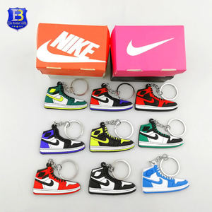 PVC personnalisé Sneaker <span class=keywords><strong>chaussure</strong></span> <span class=keywords><strong>jordan</strong></span> <span class=keywords><strong>porte</strong></span>-clés avec prix usine - Product Image 3