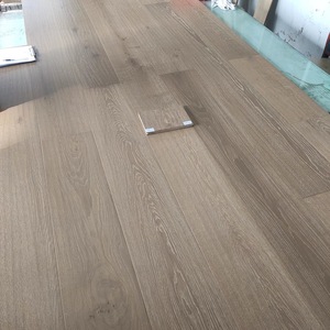 <span class=keywords><strong>Parquet</strong></span> droit de couleur grise en bois de chêne blanc gratté <span class=keywords><strong>à</strong></span> la main Plancher en bois dur <span class=keywords><strong>massif</strong></span> d'ingénierie brossé pour une utilisation en intérieur - Product Image 5