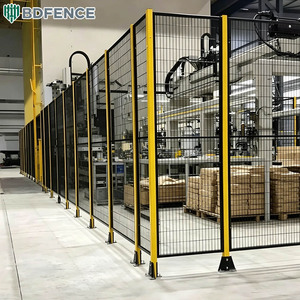 Barrière industrielle polyvalente à spécifications standard, clôture grillagée pour la séparation des zones robotisées en usine - Product Image 4