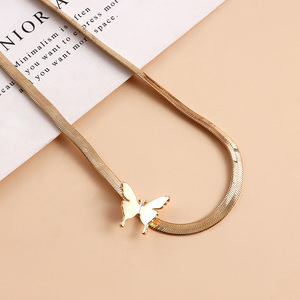 เครื่องประดับแนวยุโรปและอเมริกาแบบเรียบง่ายสร้อยคอจี้รูปงูสั้นสำหรับผู้หญิงดีไซน์เรียบง่ายสร้อยคอจี้ผีเสื้อ - Product Image 4