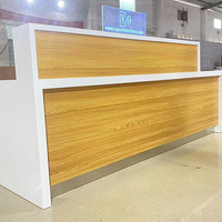 Grande table de réception de poste de travail infirmier rectangulaire LED de conception personnalisée pour clinique dentaire