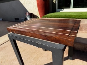 Planche à découper artisanale en bois massif, grain naturel, compatible couteaux, vente en gros usine - Product Image 2