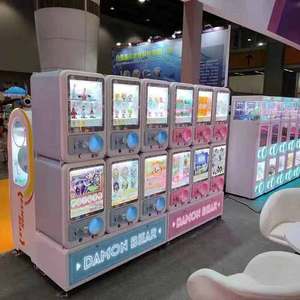 Machine à gachapon à pièces blanche avec des capsules de bonbons rebondissantes, des jeux amusants et des attractions - Product Image 5