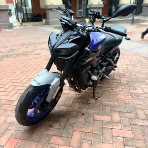 Yamaha <span class=keywords><strong>MT</strong></span>-09 <span class=keywords><strong>4</strong></span> Tempi 889cc Raffreddata ad Acqua, Moto Stradale con IMU a 6 Assi e Cambio Rapido per Guida Urbana e Avventure nel Weekend - Product Image 1