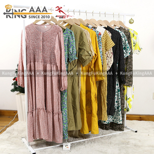 KingAAA Vente chaude Robes en soie confortables <span class=keywords><strong>d</strong></span>'<span class=keywords><strong>occasion</strong></span> pour femme, vêtements mixtes amples, vente en gros, vêtements usagés pour usage quotidien en balles - Product Image 5