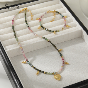 Collana con Ciondolo a Cuore Boho in Tormalina Naturale Fatta a Mano Impermeabile Estiva con Piccole Perle - Product Image 3