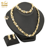 Parure de bijoux de mariée de Dubaï, plaqué or 18 carats, avec boucles d'oreilles, collier, bracelet et bagues en forme de cœur, ornée de strass, pour mariage et soirée
