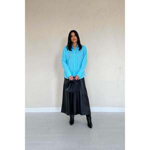 Chemise décontractée pour femme en popeline bleue, boutonnée, style simple, manches longues - Product Image 4