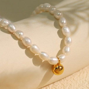 สร้อยคอมุกน้ำจืด เกรด AAA พร้อมจี้รูปกระดิ่งทอง สายคล้องคอ สำหรับใส่ทุกวัน - Product Image 2