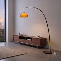 Lampadaire moderne en forme d'arc avec abat-jour en verre ambré, style mid-century, pour salon, canapé, lecture