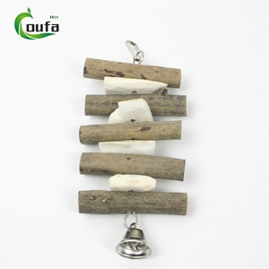 Jouet suspendu <span class=keywords><strong>pour</strong></span> oiseaux en bois naturel et <span class=keywords><strong>os</strong></span> <span class=keywords><strong>de</strong></span> <span class=keywords><strong>seiche</strong></span> avec clochette, jouet à mâcher <span class=keywords><strong>pour</strong></span> perroquet, supplément <span class=keywords><strong>de</strong></span> calcium <span class=keywords><strong>pour</strong></span> calopsitte et perruche - Product Image 4