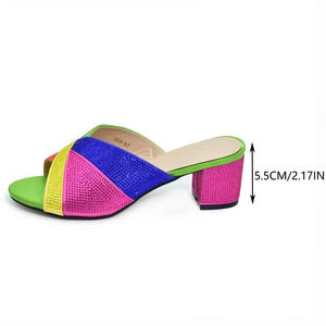 Nueva zapatilla de diseñador Última moda Mujeres maduras Precio bajo Plataforma de lujo Zapatos tachonados Tacones de aguja Zapatos de mujer Chinelo - Product Image 6