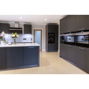 ตู้ไม้วอลนัทหรูหราทันสมัยแบบกำหนดเองตู้ครัวประตูไม้เนื้อแข็งสีดำมีแถบไฟ - Product Image 4