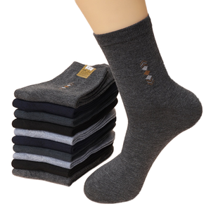 Jingwen OEM Calcetines Deportivos Con Logotipo Personalizado Transpirable Hombres Otoño Invierno Crew Calcetines Logotipo Personalizado - Product Image 1