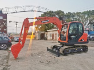 รถขุดดิน Doosan DX75 มือสอง ขนาด 7.5 ตัน ผลิตในเกาหลี คุณภาพดี นำเข้าจากจีน - Product Image 1