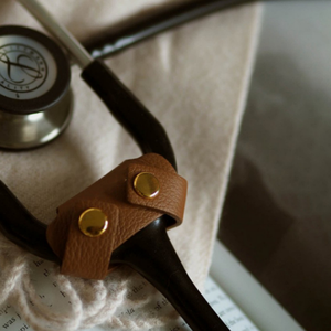 Stetoskop personalisasi nama <span class=keywords><strong>Tag</strong></span> pesona Portable PU kulit Custom LOGO stetoskop ID <span class=keywords><strong>Tag</strong></span> - Product Image 5