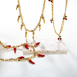 Collares de Moda con Colgante de Diseño de Chile en Aleación de Zinc, Joyería para Mujer, Estilo Casual para Fiestas, Cadena Dorada con Detalles Rojos - Product Image 1