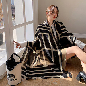 Nouvelle écharpe longue en soie de Style coréen pour femmes printemps été serviette de plage châle climatisé coton lin sensation rayé soleil - Product Image 5