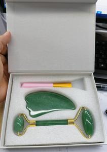 Masajeador Facial de Cuarzo Rosa al por Mayor de Fábrica, Set Antienvejecimiento con Herramienta Gua Sha y Rodillo de Jade para Logotipo - Product Image 4