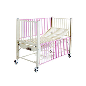 Lit médical pédiatrique manuel à manivelle simple pour enfants, dimensions L1600*W800*H600mm, avec roulettes à frein - Product Image 2