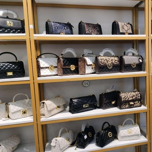 เสื้อผ้ามือสองจากจีน ผู้จัดจำหน่าย 45 กก. กระเป๋ามือสองแบบคละ แบรนด์เนม กระเป๋ามือสอง - Product Image 3