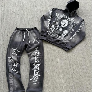 Ensemble de survêtement homme deux pièces personnalisé de haute qualité, comprenant un sweat à capuche délavé à l'acide et un pantalon de survêtement évasé, avec impression sérigraphiée et effet délavé soleil - Product Image 4