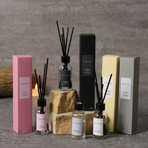 Set Regalo <span class=keywords><strong>Z</strong></span> di Diffusori di Aromi a Quattro Colori da 30ml, Bottiglia Quadrata con Bastoncini, Profumatore per Auto 120-180 Giorni - Product Image 2