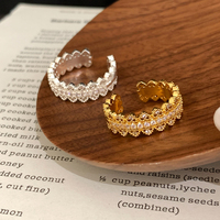 Vergoldeter Vintage Filigran Mehrfach-Blumen Offener Manschettenring Voll Besetzt mit Klaren Zirkonia Breiter Verstellbarer Statement-Fingerring
