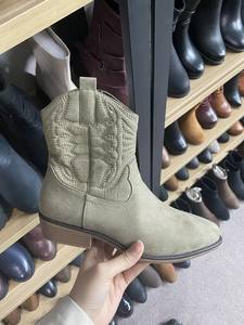 Sepatu bot kulit wanita, Kasut bot Barat hak persegi ukuran besar dicetak senior - Product Image 4