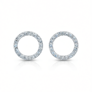 E1269 Orecchini in oro bianco con diamanti, taglio rotondo brillante, colore D, stile classico da donna - Product Image 1