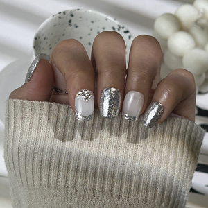 <span class=keywords><strong>Uñas</strong></span> Postizas Acrílicas <span class=keywords><strong>Cortas</strong></span> <span class=keywords><strong>de</strong></span> Lujo Plateadas Francesas con Purpurina Gruesa, Hechas a Mano, Cobertura Completa con Pegamento, <span class=keywords><strong>Uñas</strong></span> Artificiales <span class=keywords><strong>de</strong></span> Alta Calidad, 10 Piezas - Product Image 4