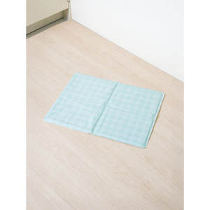 Tapis de refroidissement moderne de luxe pour animaux de compagnie 50x65cm en PVC et soie de haute qualité pour chiens et chats pour les voyages d'été - Product Image 1