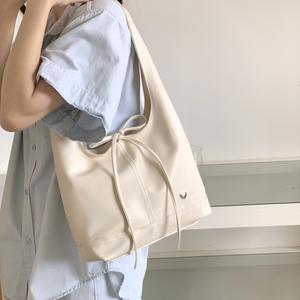 กระเป๋าโท้ทผู้หญิง PU คุณภาพสูง สไตล์วินเทจเกาหลีแบบใหม่ โบว์ฝรั่งเศส ดีไซน์เฉพาะตัว ความจุเยอะ สะพายไหล่เดียว ซิปด้านข้าง - Product Image 1