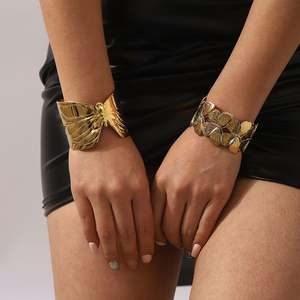 Chic Papillon En Acier Inoxydable Manchette Bracelets Bracelets Exagéré Plaqué Or Chunky Large Ouvert Bracelets Bijoux Étanches - Product Image 5