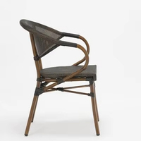 Chaises de bistrot en aluminium Teslin à l'aspect bois personnalisables pour café, restaurant, extérieur |   Plusieurs tailles disponibles