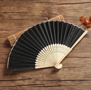 Abanicos de Mano Plegables de Bambú Personalizados al por Mayor, Abanicos de Tela de Seda Blanca para Bodas, Recuerdos de Boda para Novias - Product Image 4
