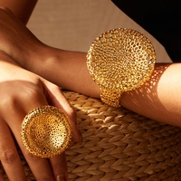 Bracelet manchette ouvert en maille de laiton plaqué or 18 carats pour femme, motif filigrane creux, style pièce de monnaie, bijou tendance, cadeau de mariage
