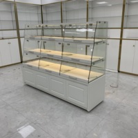 Vitrine de boulangerie personnalisée en verre et bois avec plateau coulissant, comptoir de présentation de gâteaux