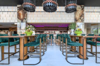 Canapé de restaurant en tissu demi-cercle incurvé, table de café en marbre, mobilier de café-hôtel, ensemble table et chaises pour banquette