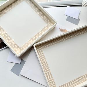 ถาดไม้ฝรั่งเศสสุดหรู ขนาด 30.5x30.5 ซม. ผิวขัดเงา ปลอดภัยสำหรับสัมผัสอาหาร ใช้งานได้หลากหลาย เหมาะสำหรับร้านเสริมสวย - Product Image 3